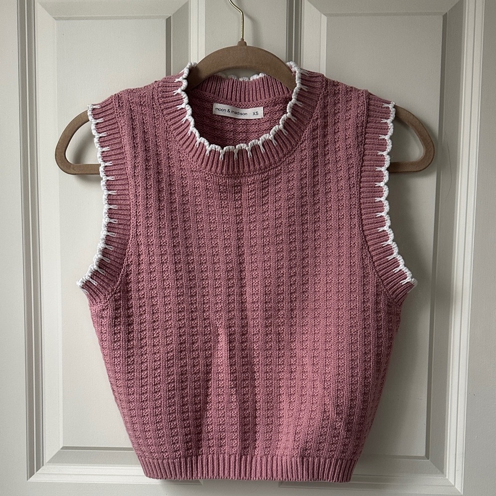 moon & madison Dusty Rose Cable Knit Sweater with White Scalloped Trim